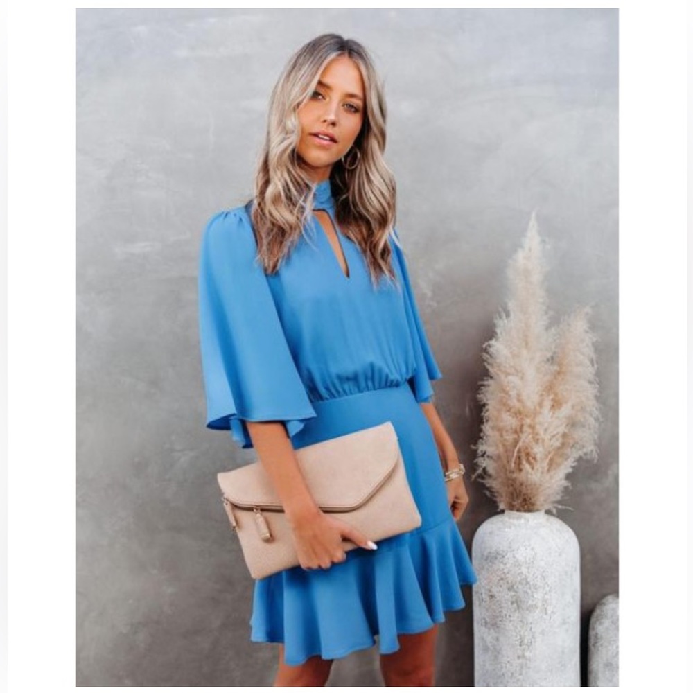 Keyhole dress with tie back